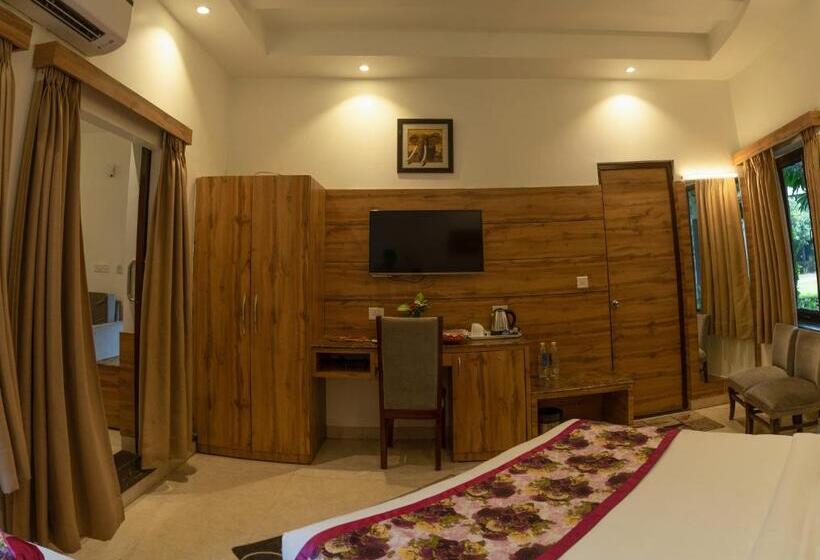 חדר משפחתי נוף לגינה, Wood Castle Spa & Resort