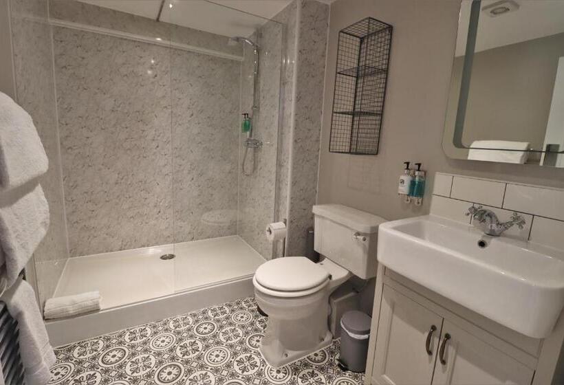 חדר סופריור, The Marlborough Dedham