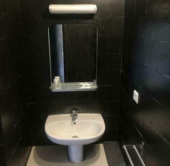 اتاق اکونومی, Maison D Hoursentut