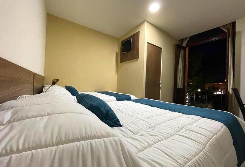 غرفة قياسية رباعية مزودة بشُرفة, La Casona Real