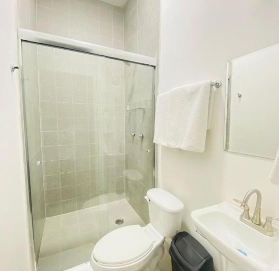 اتاق راحتی سه تخته, La Casona Real