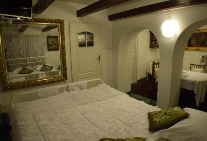 标准单人间, Piaseczno Willa Staropolska