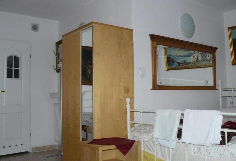 标准单人间, Piaseczno Willa Staropolska