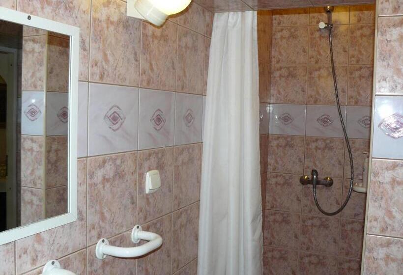 标准单人间, Piaseczno Willa Staropolska