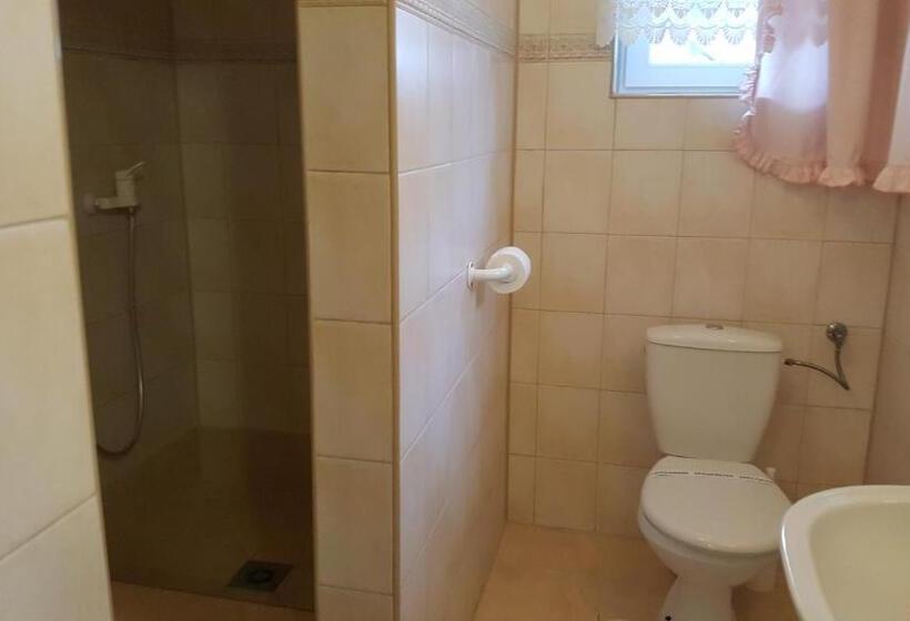 共用房间的床, Piaseczno Willa Staropolska