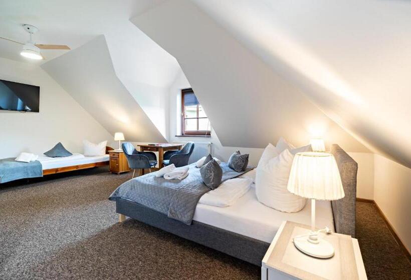 غرفة سوبيريور ثلاثية, Pensjonat Miejski