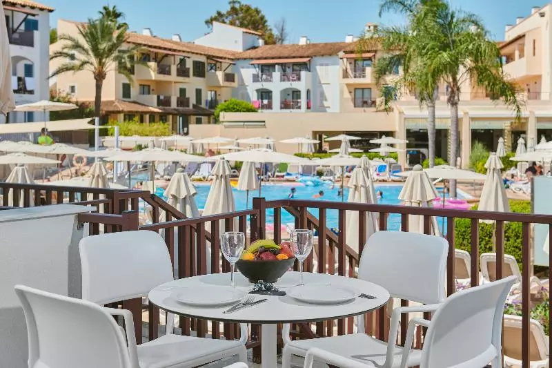 プールの見える１ベッドルームアパートメント, Hipotels Apartamentos Cala Bona