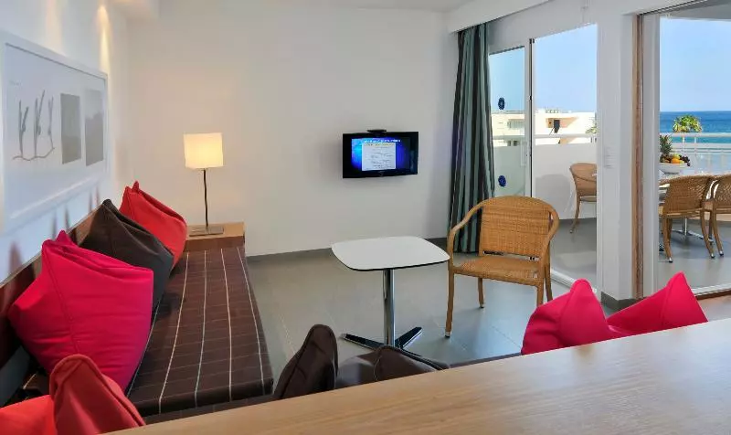 プールの見える１ベッドルームアパートメント, Hipotels Apartamentos Cala Bona
