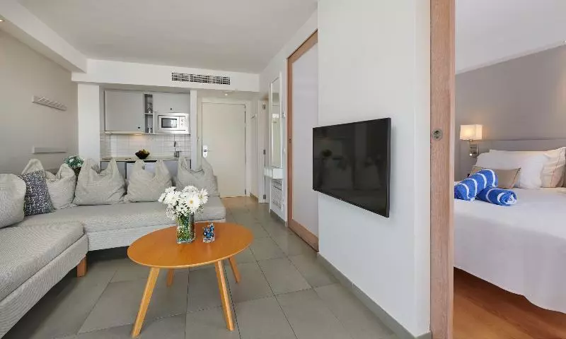 プールの見える１ベッドルームアパートメント, Hipotels Apartamentos Cala Bona