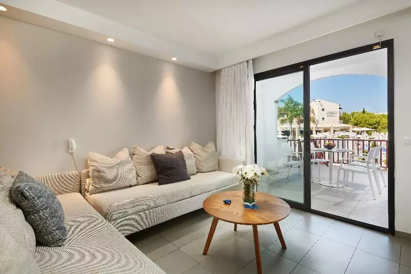 プールの見える１ベッドルームアパートメント, Hipotels Apartamentos Cala Bona