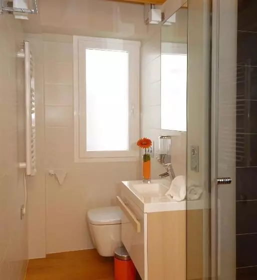 آپارتمان 2 خوابه, Hostal Rimbombin