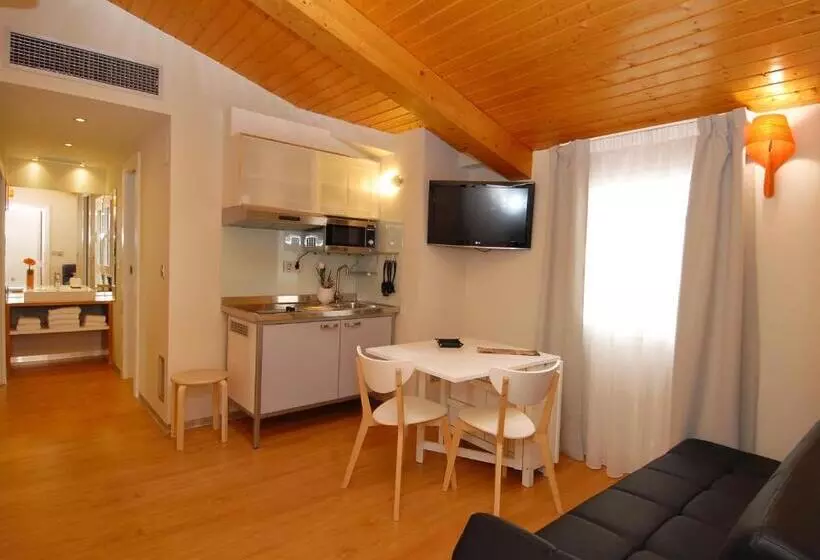 آپارتمان 2 خوابه, Hostal Rimbombin