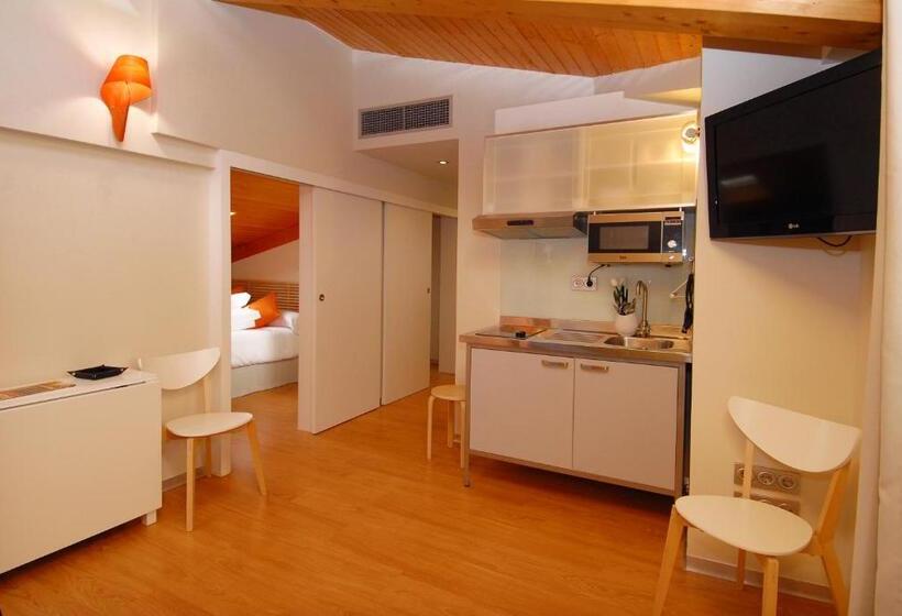 آپارتمان 2 خوابه, Hostal Rimbombin