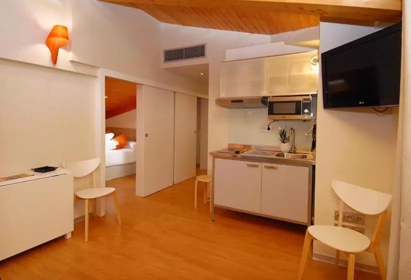 آپارتمان 2 خوابه, Hostal Rimbombin