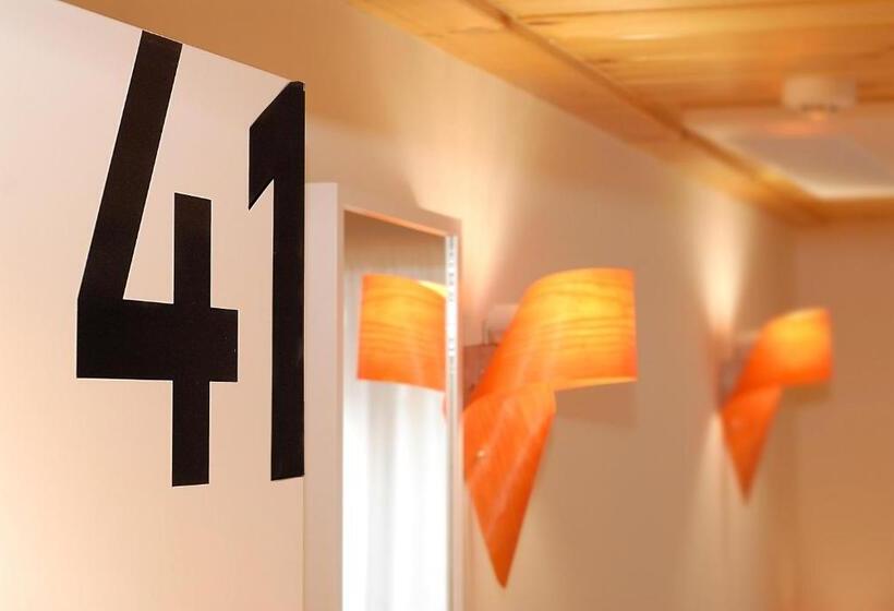 اتاق استاندارد سه نفره, Hostal Rimbombin