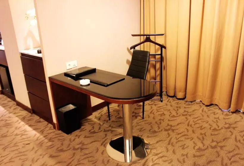 スイート, Aston Pluit Hotel & Residence