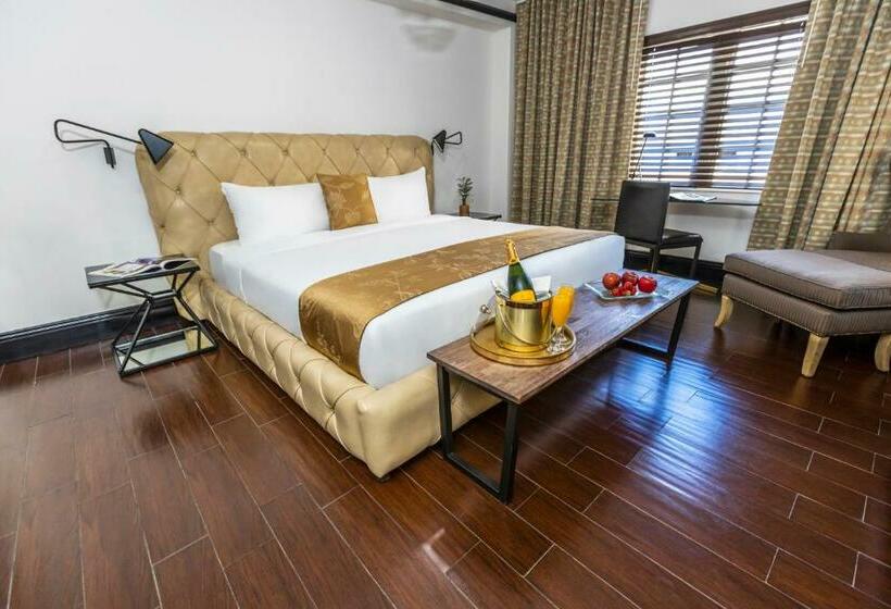 スタンダードルーム, Croydon