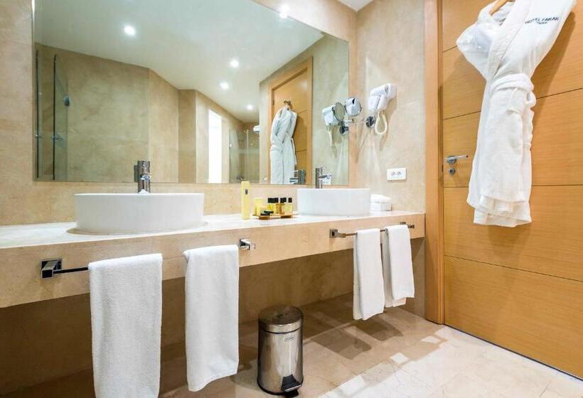 سوییت جونیور, Farah Tanger