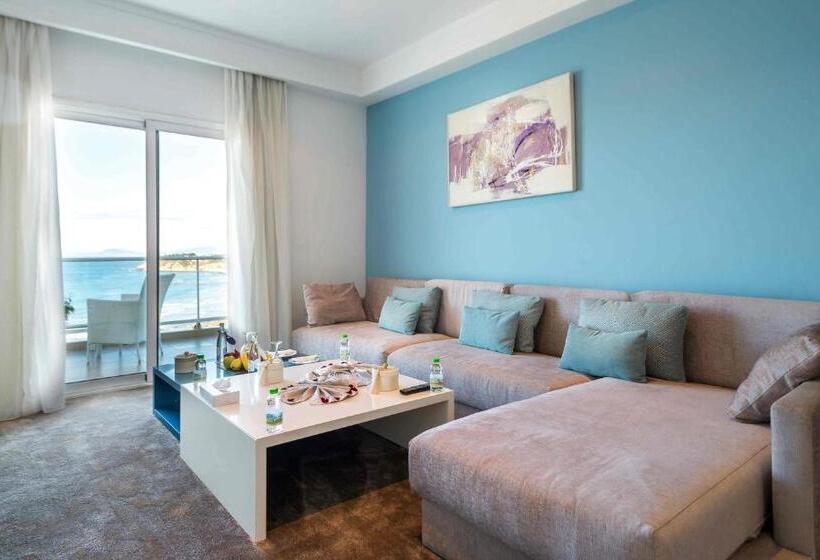 سوییت جونیور, Farah Tanger