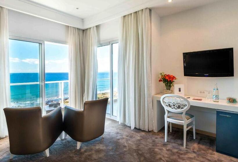 سوییت جونیور, Farah Tanger