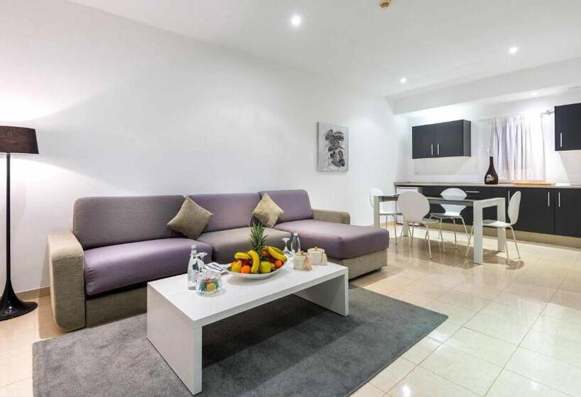 بانگلوی استاندارد, Farah Tanger