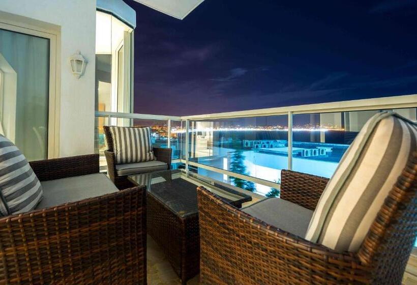 بانگلوی استاندارد, Farah Tanger