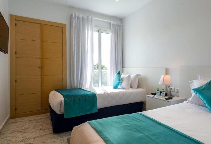 ویلای 1 خوابه, Farah Tanger