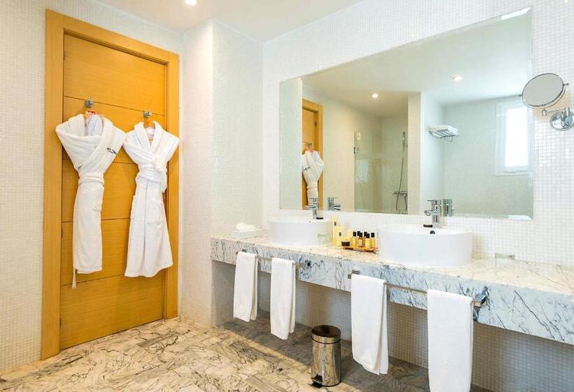 ویلای 1 خوابه, Farah Tanger