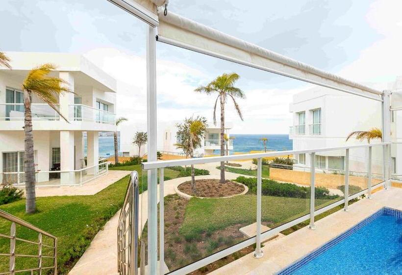 ویلای 1 خوابه, Farah Tanger