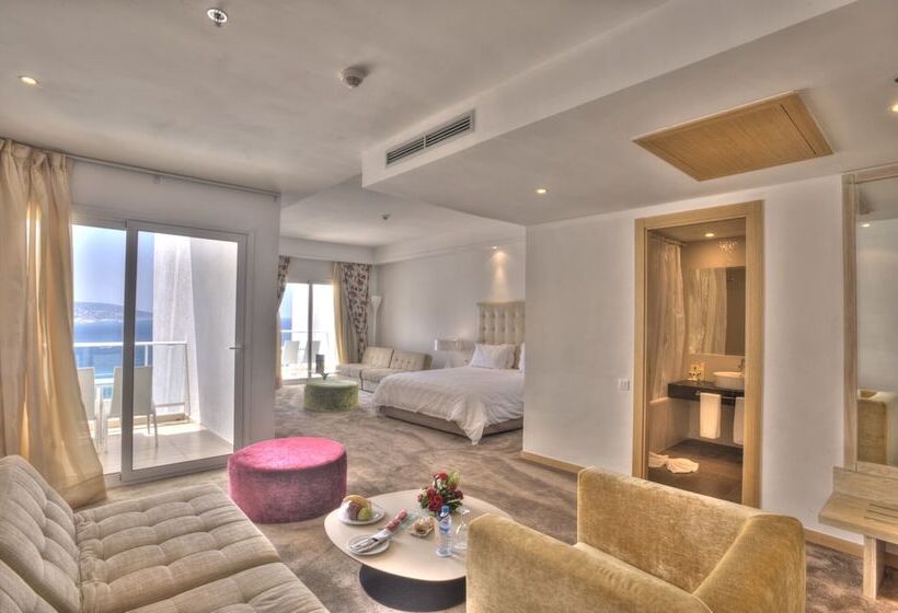 اتاق اجرایی, Farah Tanger