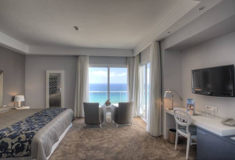 سوییت جونیور, Farah Tanger