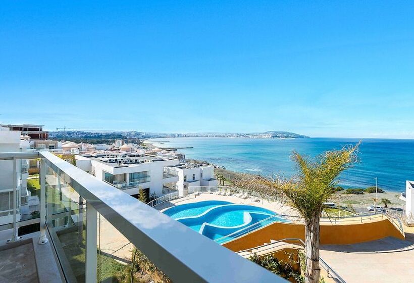 بانگلوی استاندارد, Farah Tanger