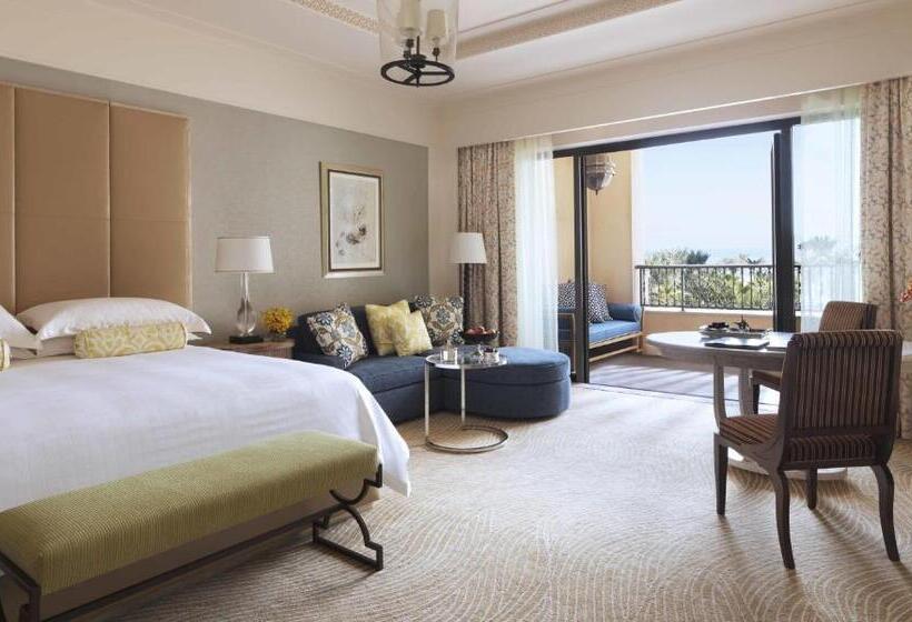 带大床的豪华间, Four Seasons Resort Dubai At Jumeirah Beach