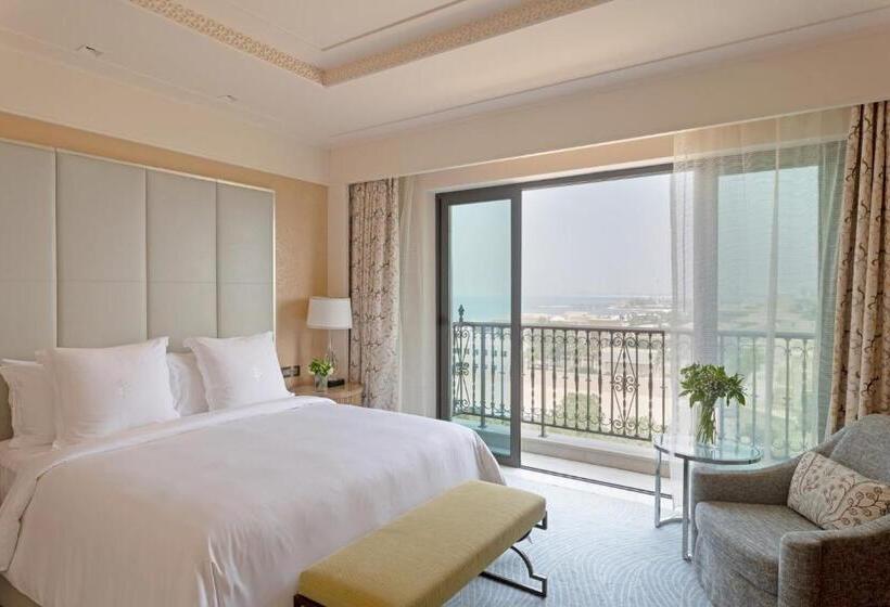 带大床的小型套房, Four Seasons Resort Dubai At Jumeirah Beach