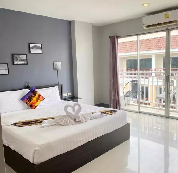 اتاق سوپریور, Holiday Home Patong