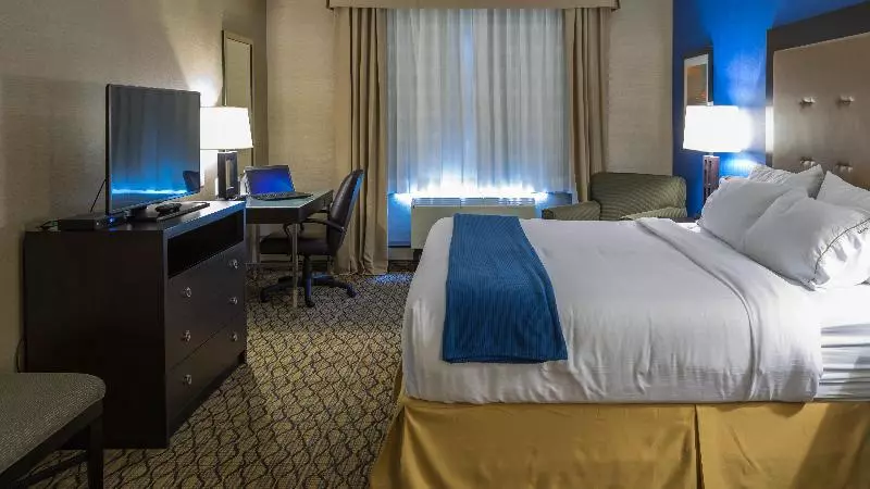 キングサイズベッドのスタンダードルーム, Holiday Inn Express Thunder Bay, An Ihg
