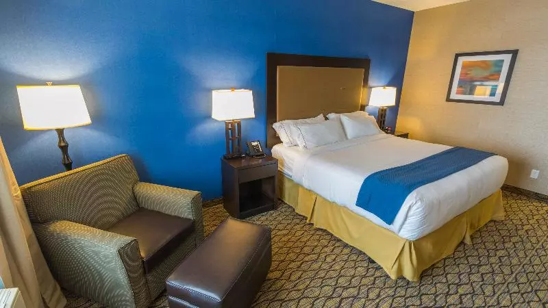 キングサイズベッドのスタンダードルーム, Holiday Inn Express Thunder Bay, An Ihg