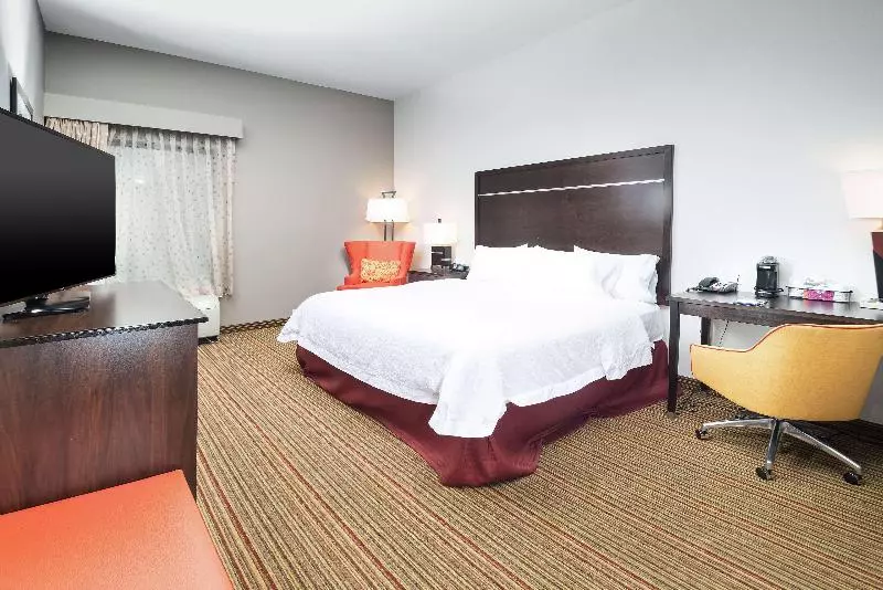 キングサイズベッドのスタンダードルーム, Holiday Inn Express Thunder Bay, An Ihg