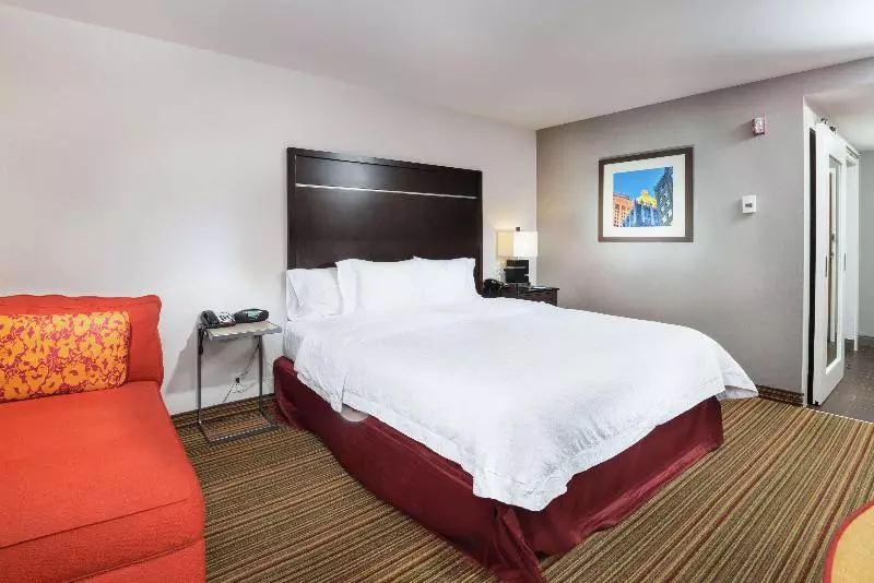 キングサイズベッドのスタンダードルーム, Holiday Inn Express Thunder Bay, An Ihg