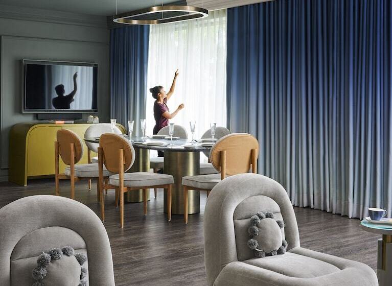 جناح, Hyatt Centric Sector 17 Chandigarh