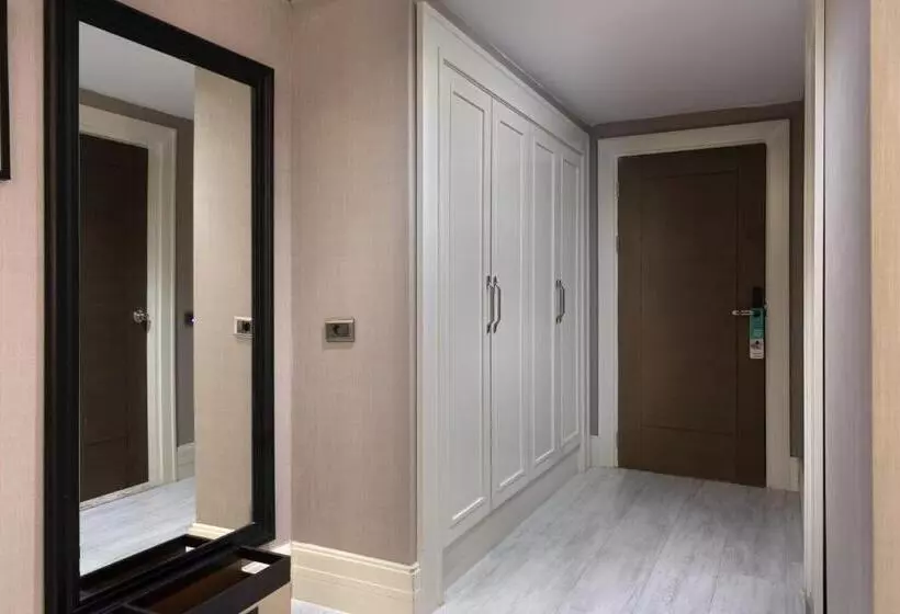 キングサイズベッドのスーペリアルーム, Mercure Istanbul Bomonti