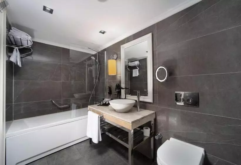 キングサイズベッドのデラックスルーム, Mercure Istanbul Bomonti