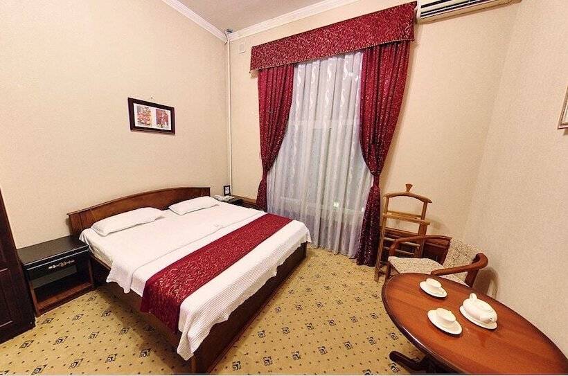 غرفة قياسية, Royal Palace