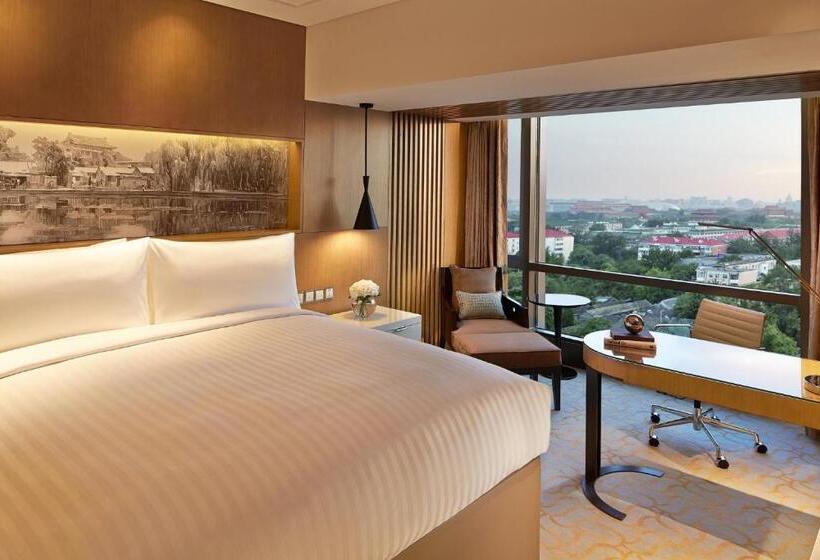 Club Room King Bed, Renaissance Beijing Wangfujing
