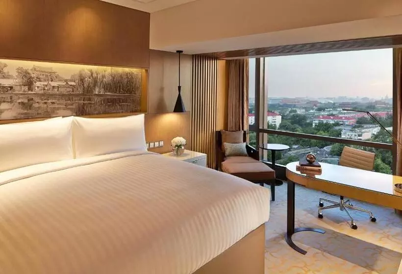 Club Room King Bed, Renaissance Beijing Wangfujing