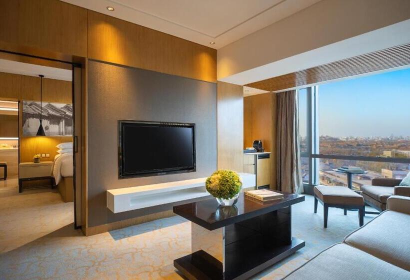 Люкс Клуб, Renaissance Beijing Wangfujing