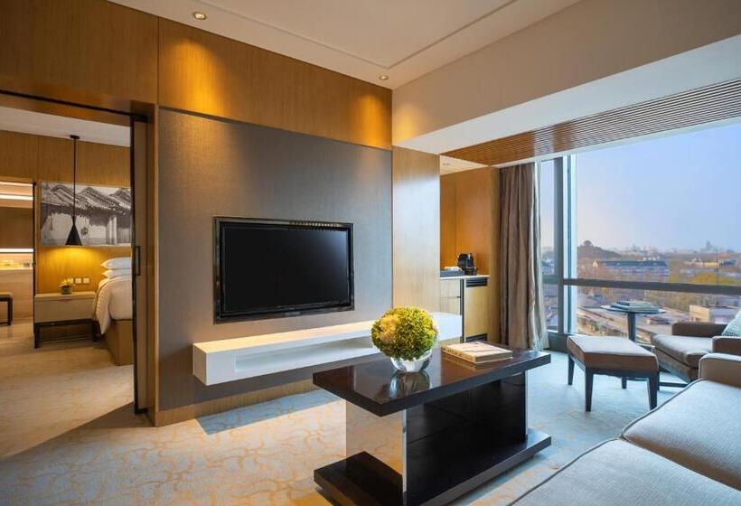 Люкс Клуб, Renaissance Beijing Wangfujing