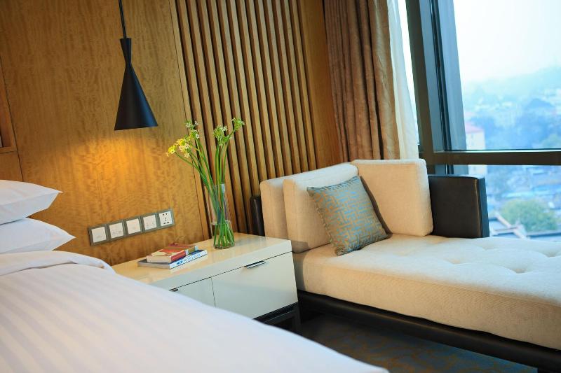 Номер Клуб, Renaissance Beijing Wangfujing