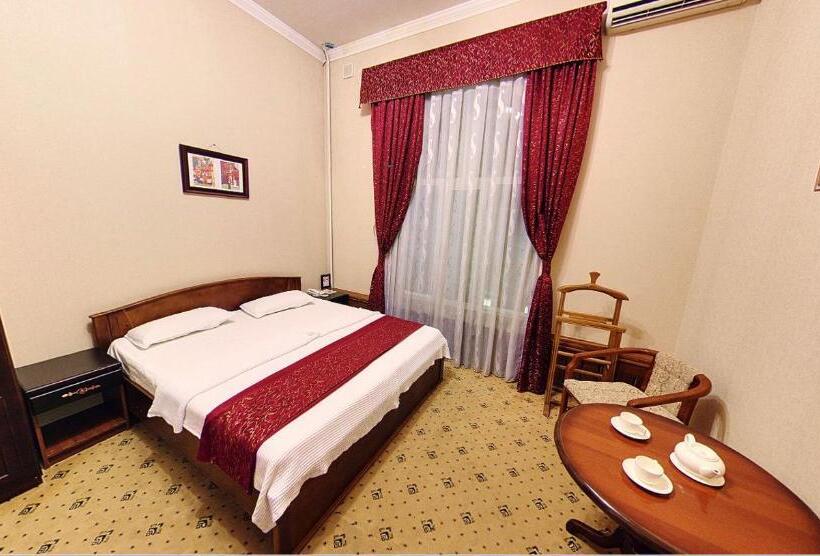Номер Стандарт, Royal Palace