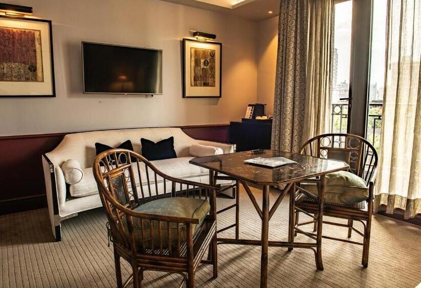 חדר קלאסי, The Singular Santiago